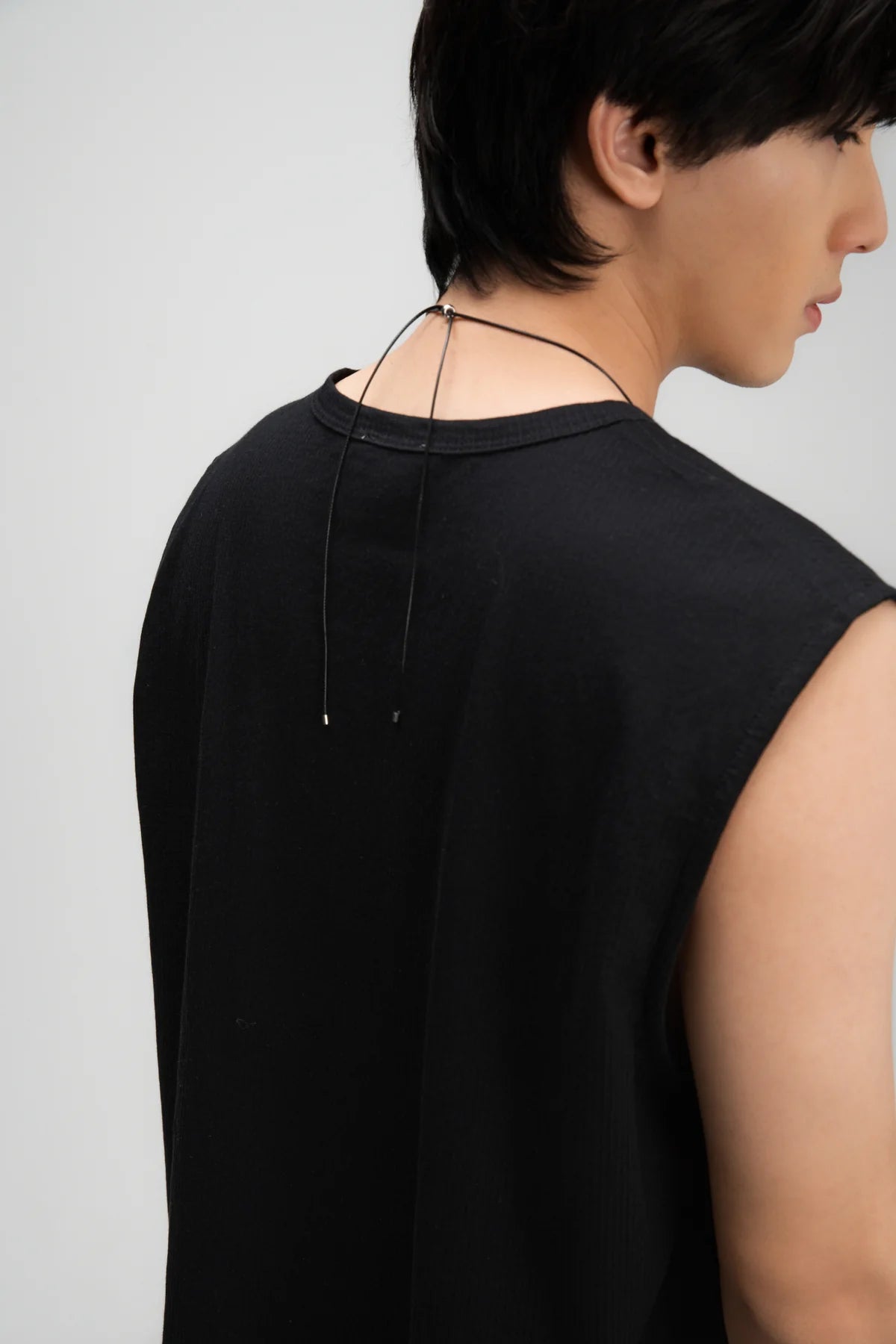 Gender Neutral Thin Muscle Tee (Textured Black) - BEV C multi label store