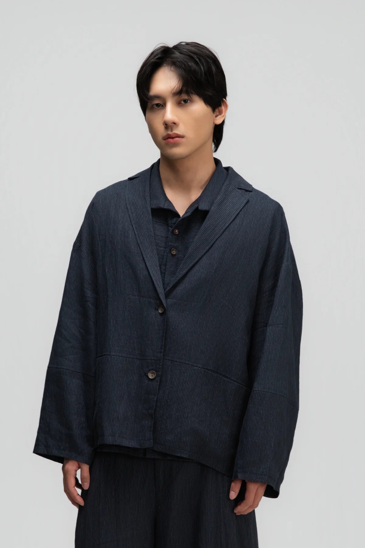 Gender Neutral Oversized Pleated Back Hem Blazer (Navy Blue Stripe) - BEV C multi label store