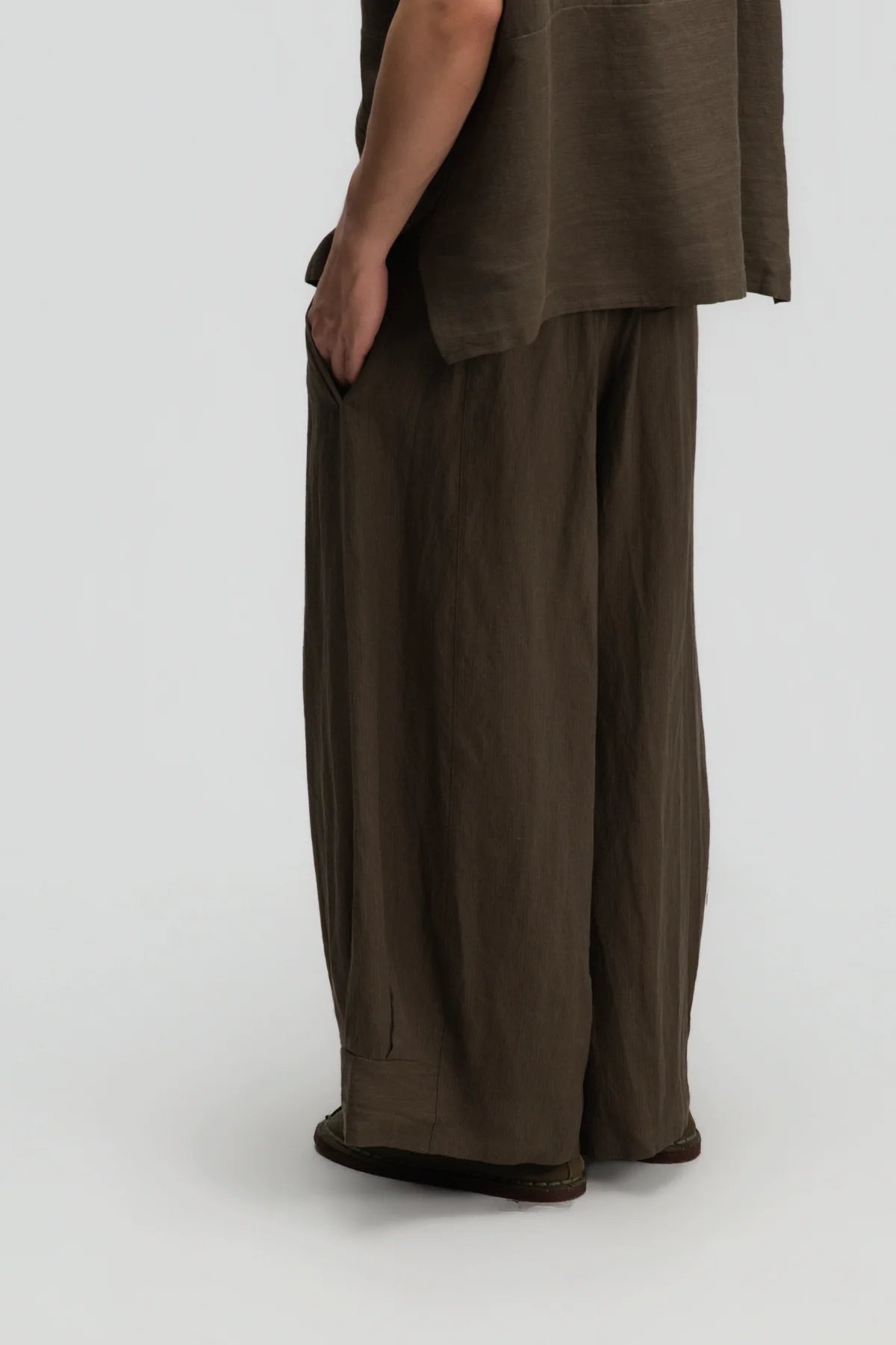 Gender Neutral Pleated Hem Ankle Pants (Olive Brown Stripe) - BEV C multi label store