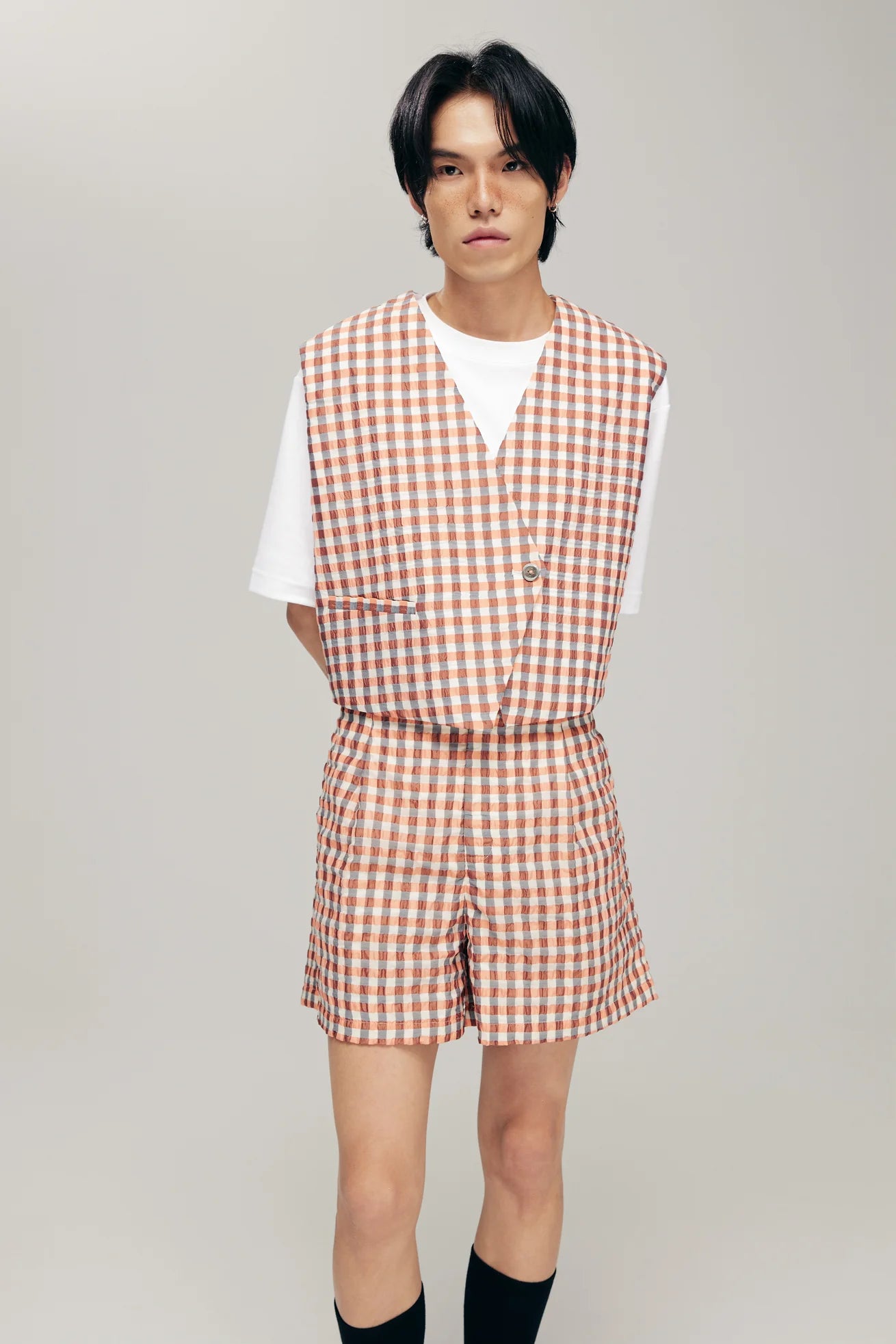 KAGAMI REVERSIBLE VEST IN ORANGE METALLIC SEERSUCKER & WHITE - BEV C multi label store