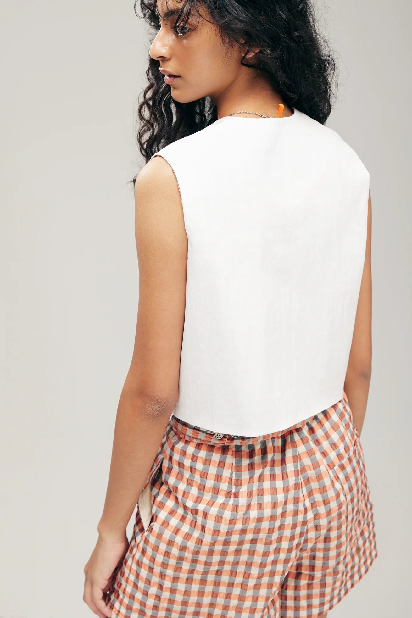 KAGAMI REVERSIBLE VEST IN ORANGE METALLIC SEERSUCKER & WHITE - BEV C multi label store