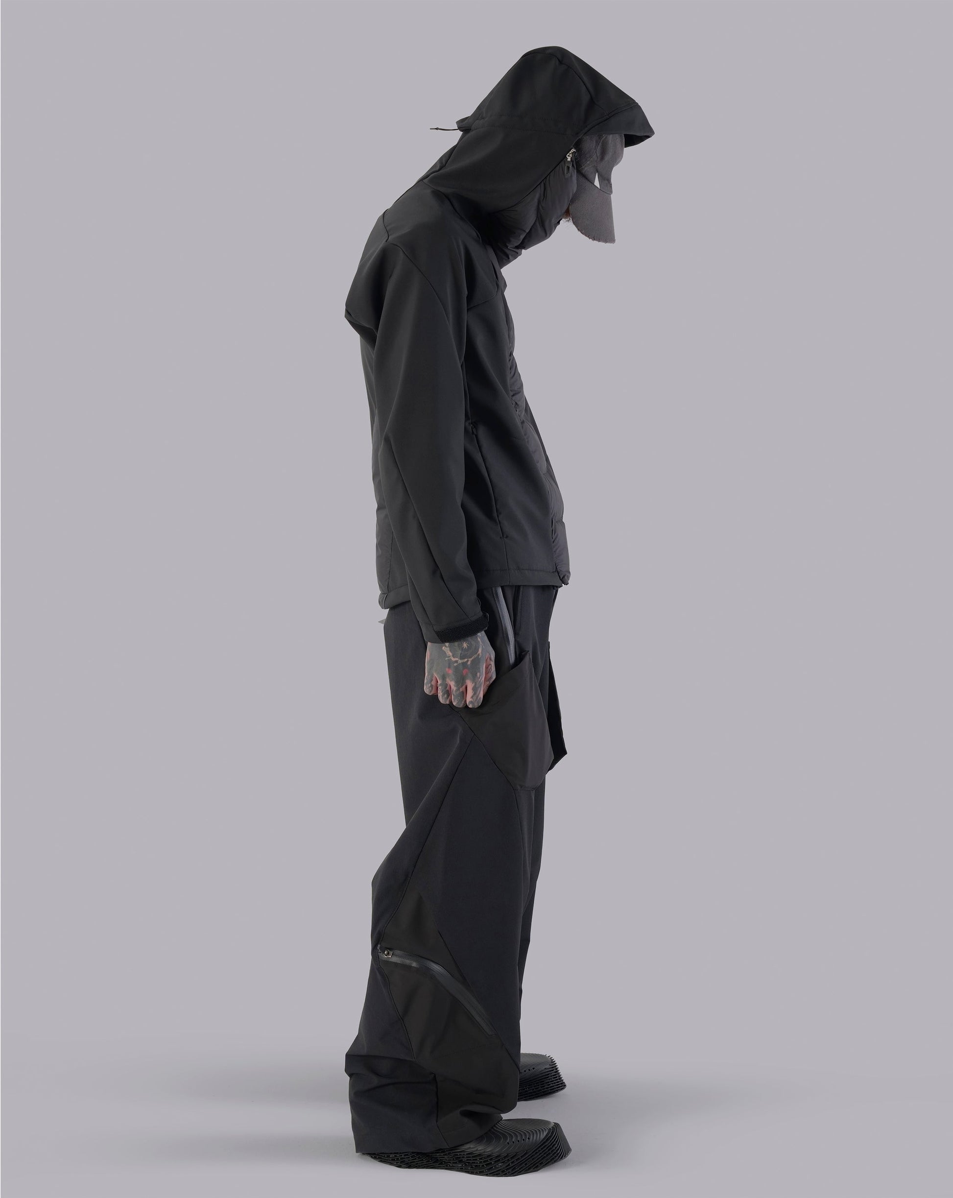 LV.1 Technical Cargo Dark Y - BEV C multi label store