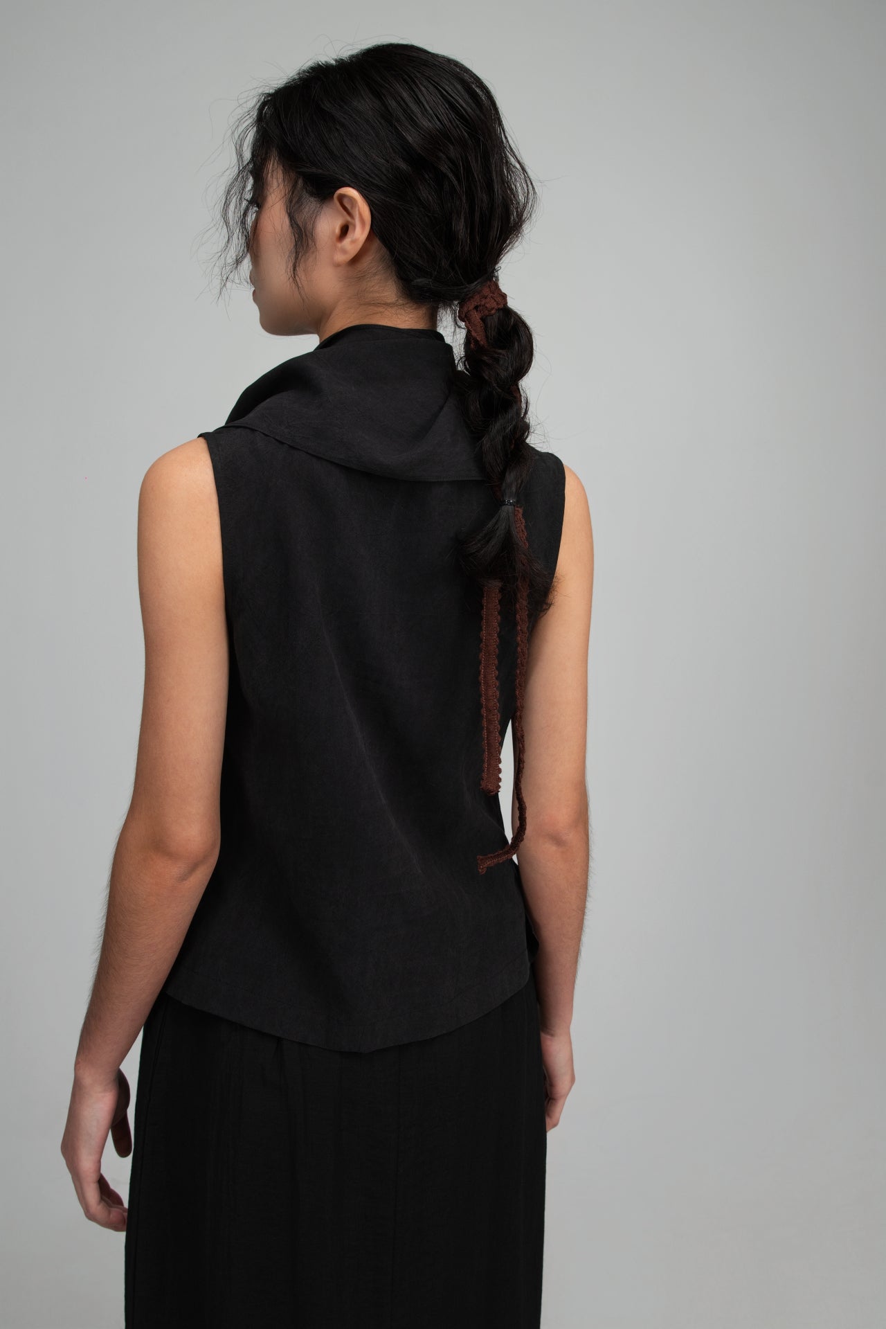 Triangle Neck-Scarf Tank Top (Black) - BEV C multi label store