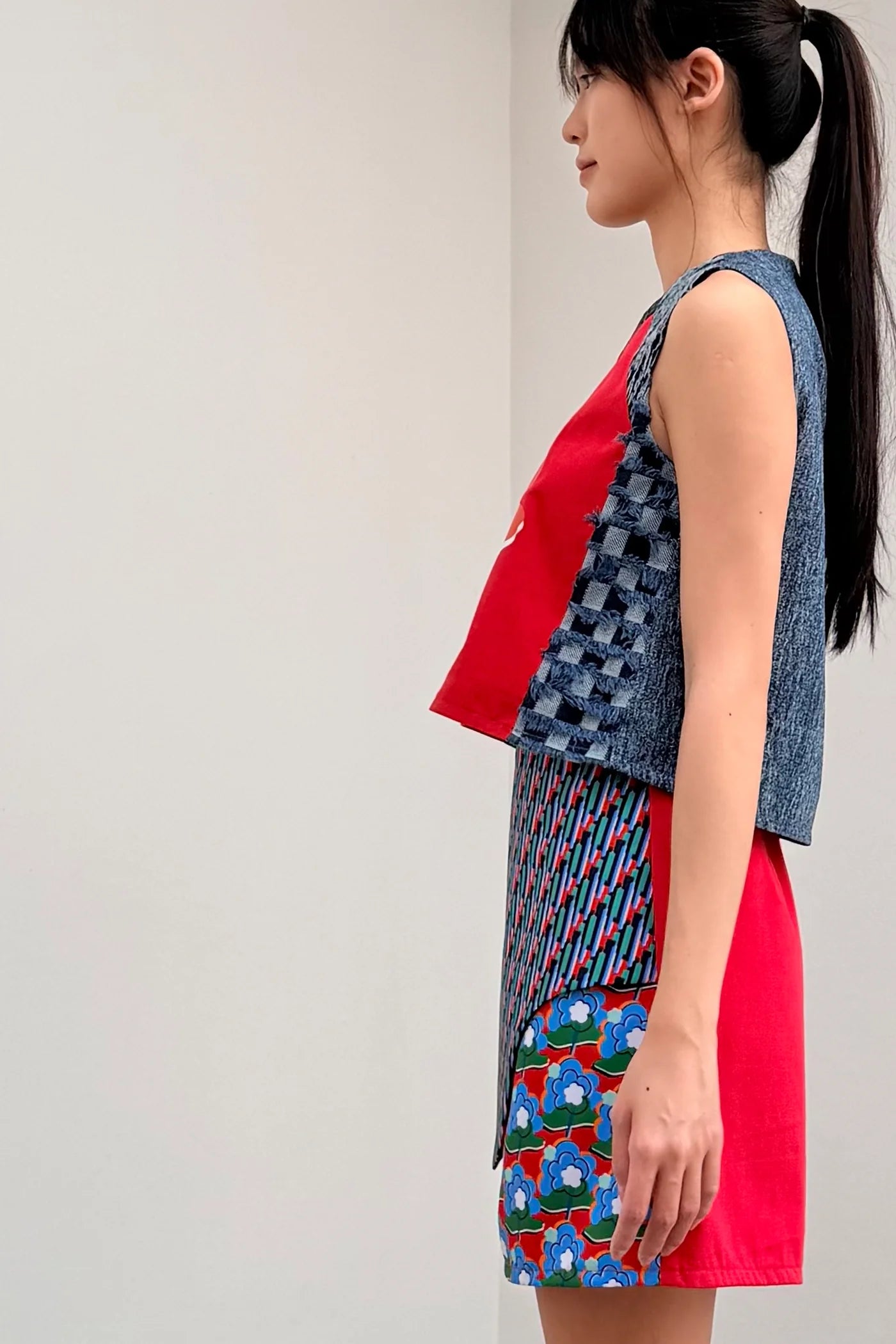 LUNAR 2026 TT04 || LUNAR CROPPED TOP - BEV C multi label store