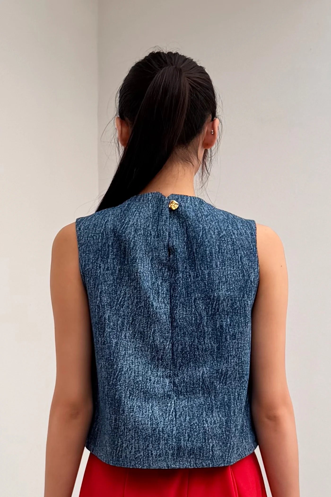 LUNAR 2026 TT04 || LUNAR CROPPED TOP - BEV C multi label store