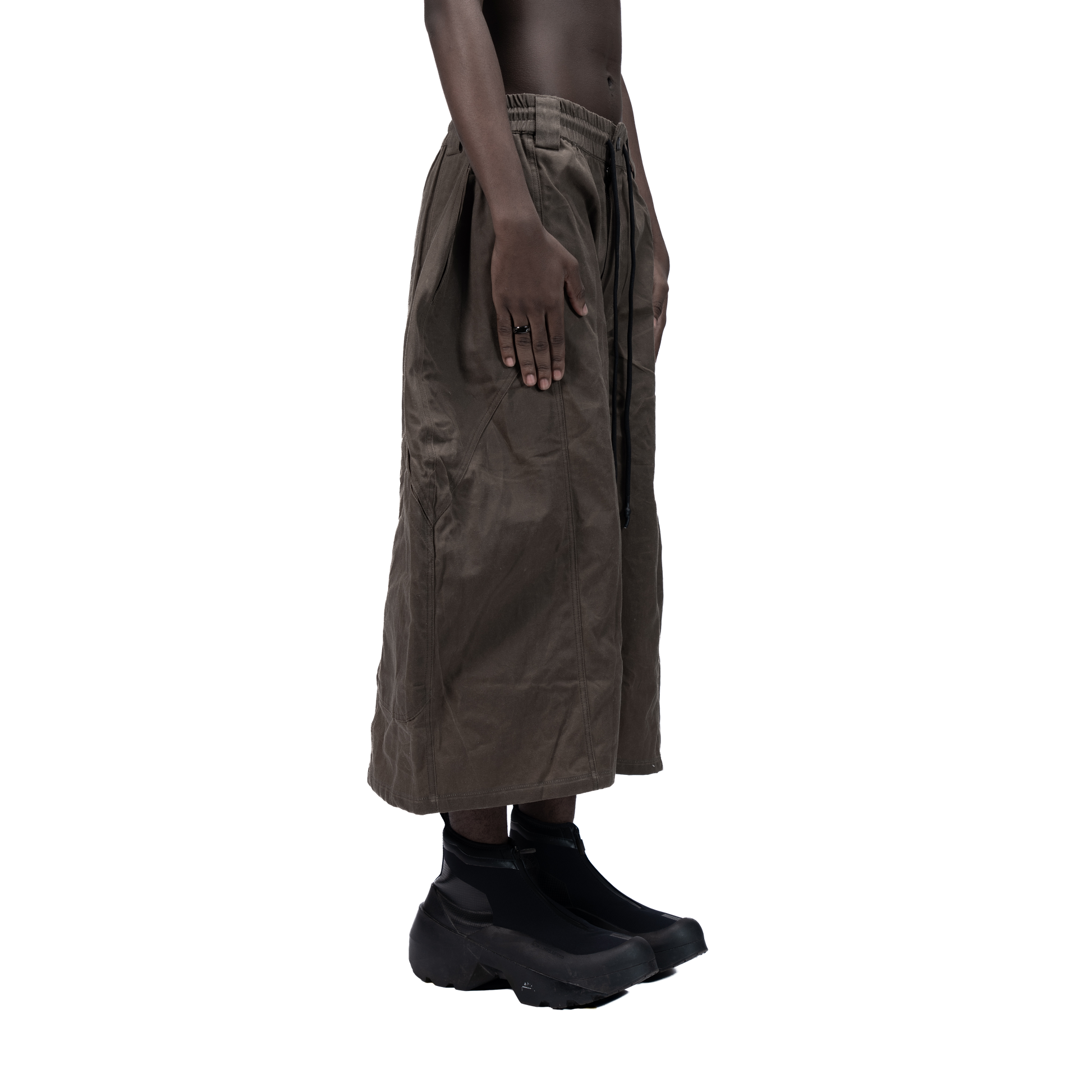 SPLIT CURVE JORTS - BROWN - BEV C multi label store