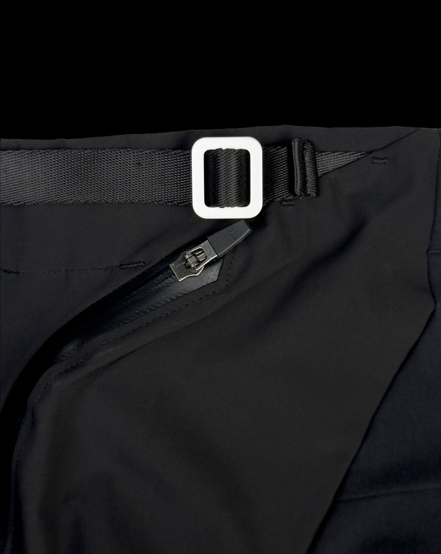 LV.1 Technical Cargo Dark Y - BEV C multi label store