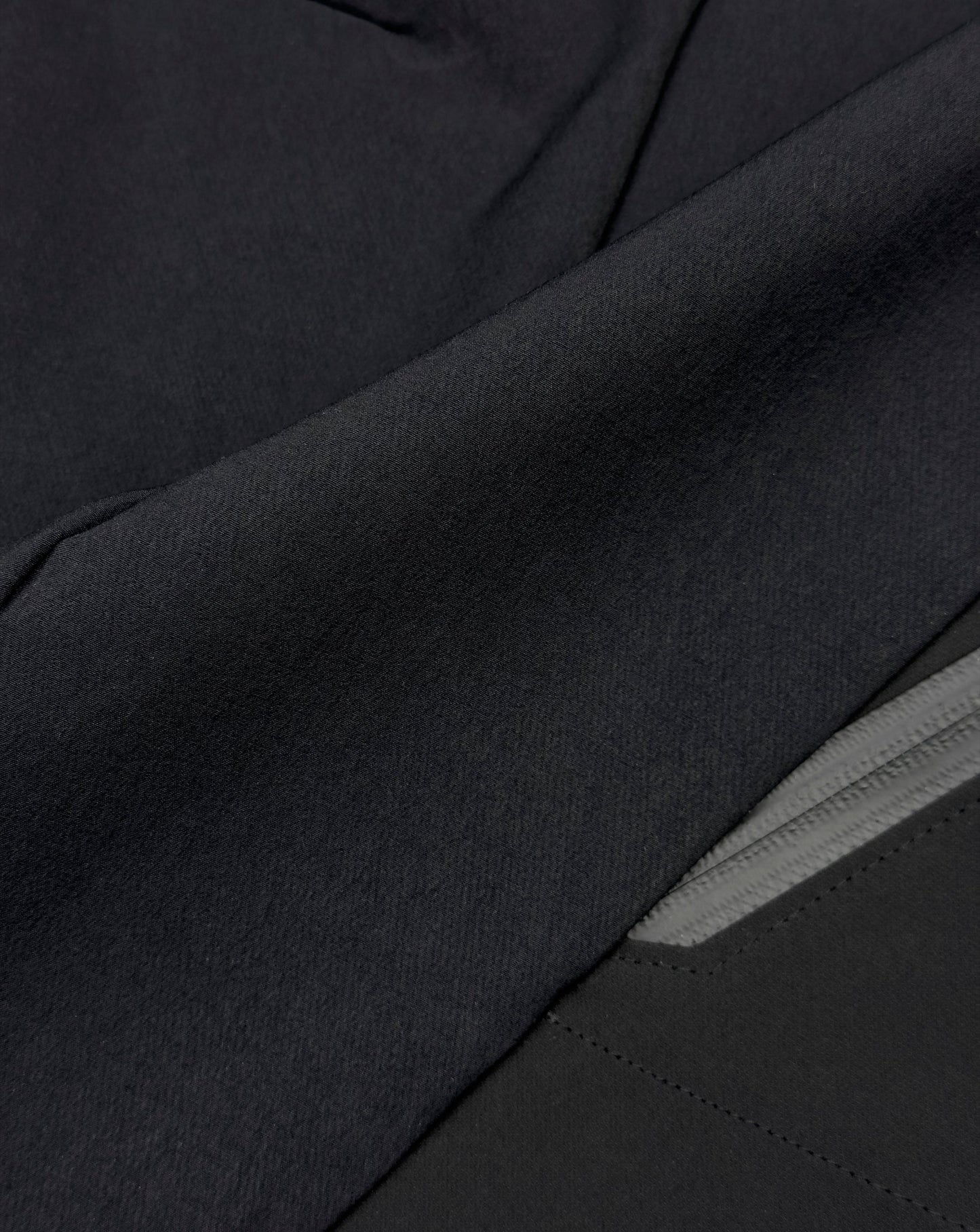 LV.1 Technical Cargo Dark Y - BEV C multi label store
