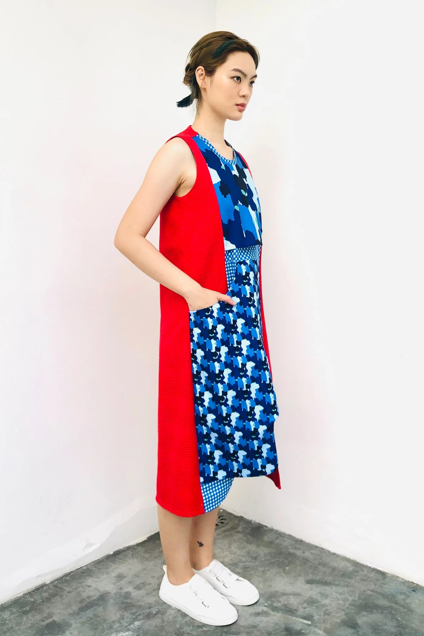 S17 DD07A || RED MIDI DRESS WITH SUSPENDED HEM