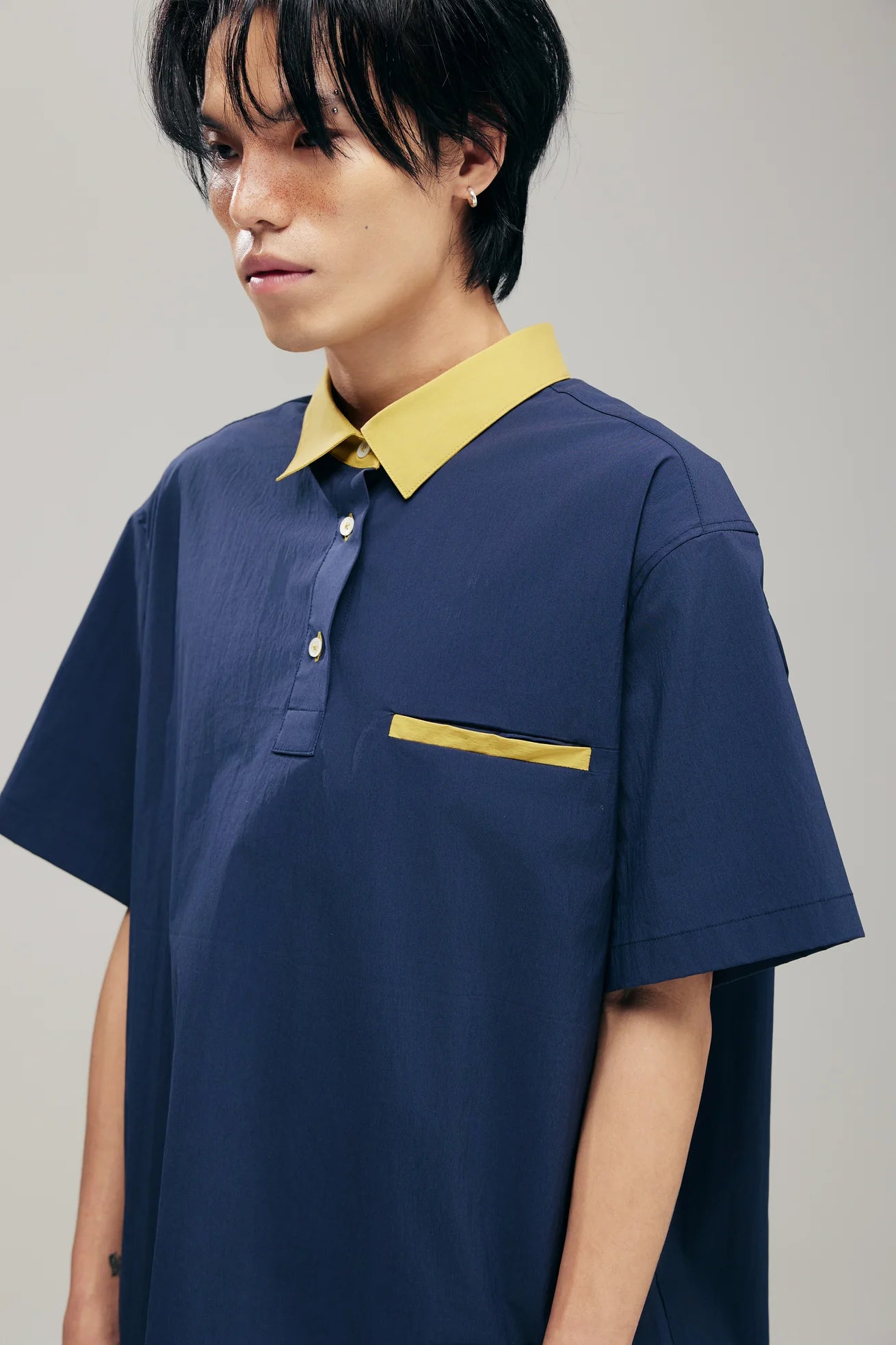 SENSU HALF-PLACKET SHIRT IN NAVY & LIME - BEV C multi label store