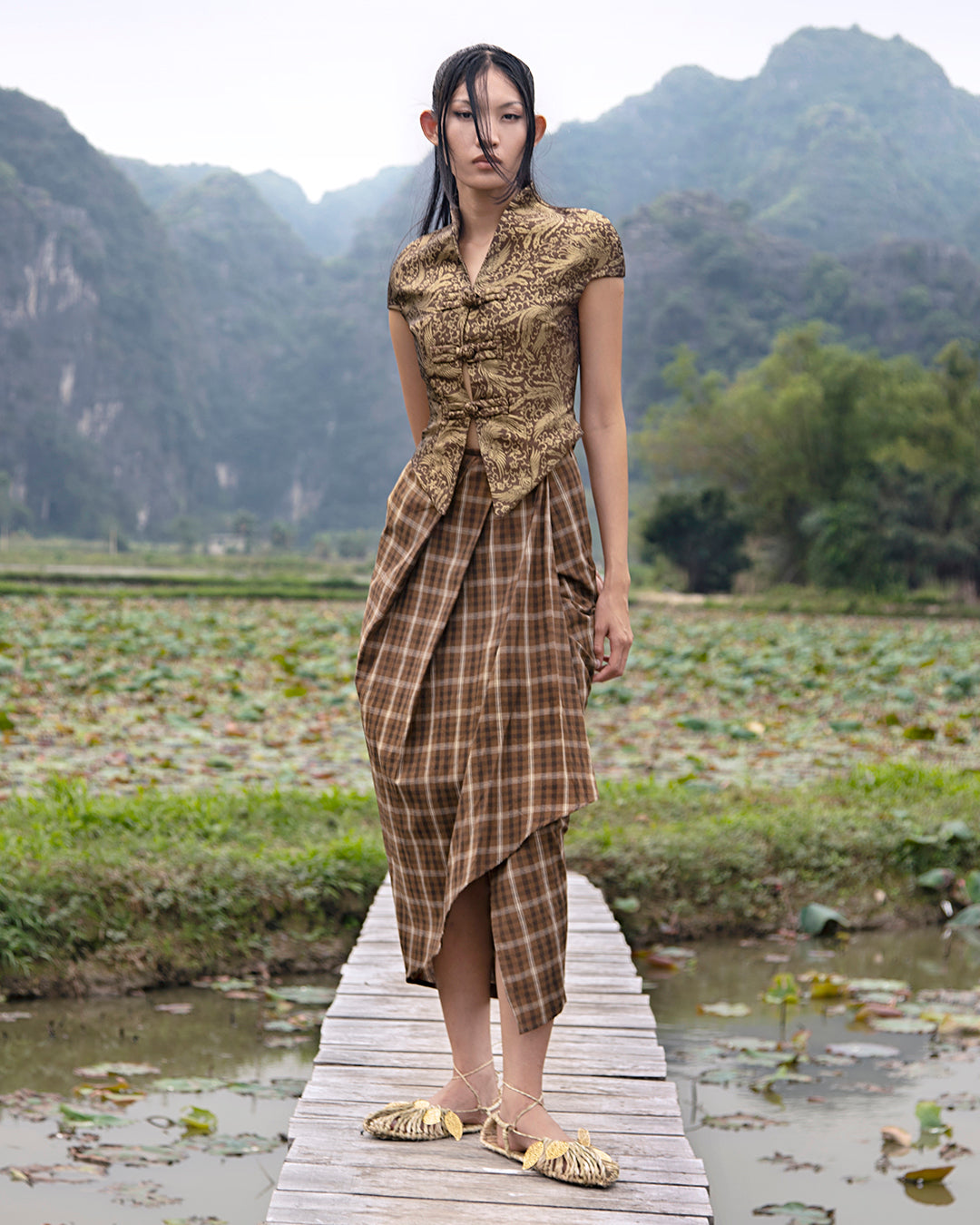 Kebaya Săm (Brown Pheonix) - BEV C multi label store