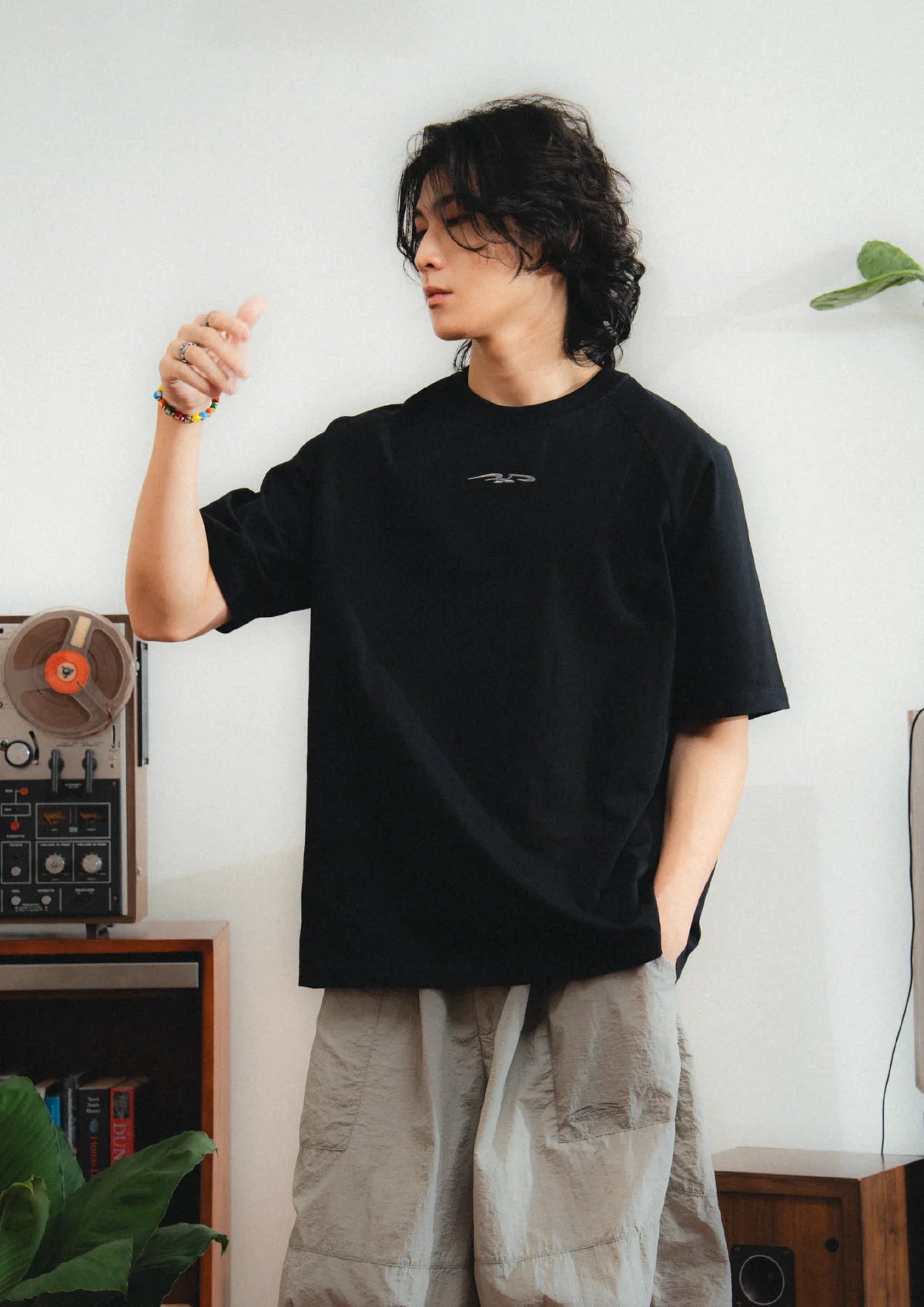 MINI LOGO RAGLAN TEE IN BLACK - BEV C multi label store