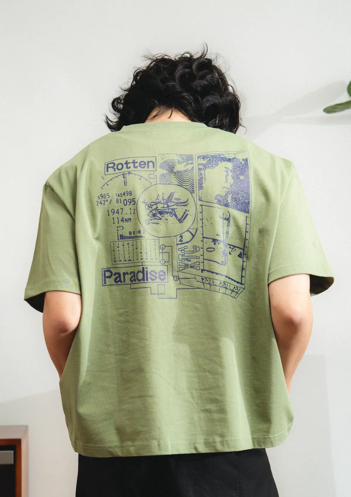 FREQUENCY CROPPED TEE IN GREEN - BEV C multi label store