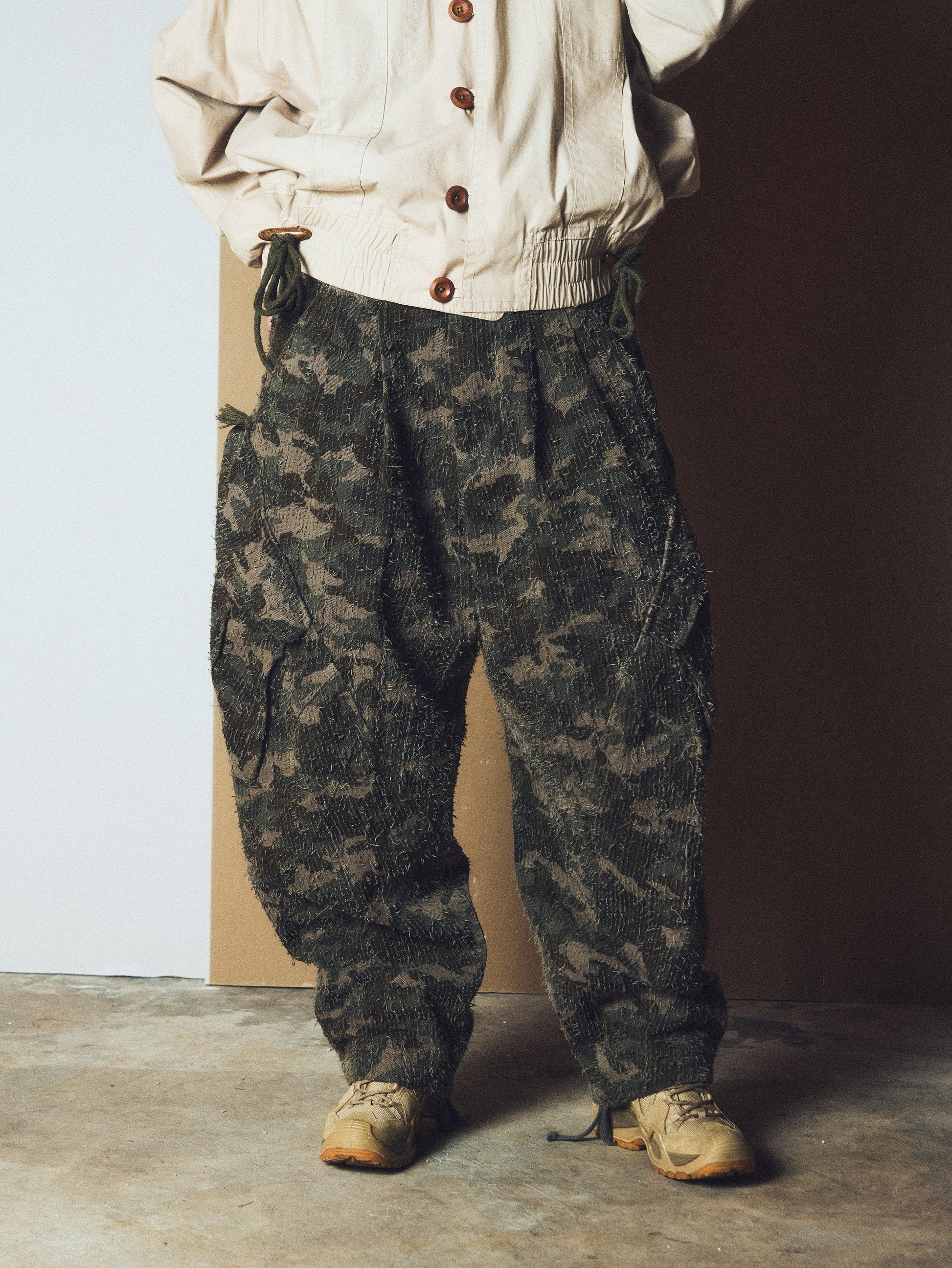 abp. CARGO BIGGIE PANT DISTRESSED CAMO - BEV C multi label store