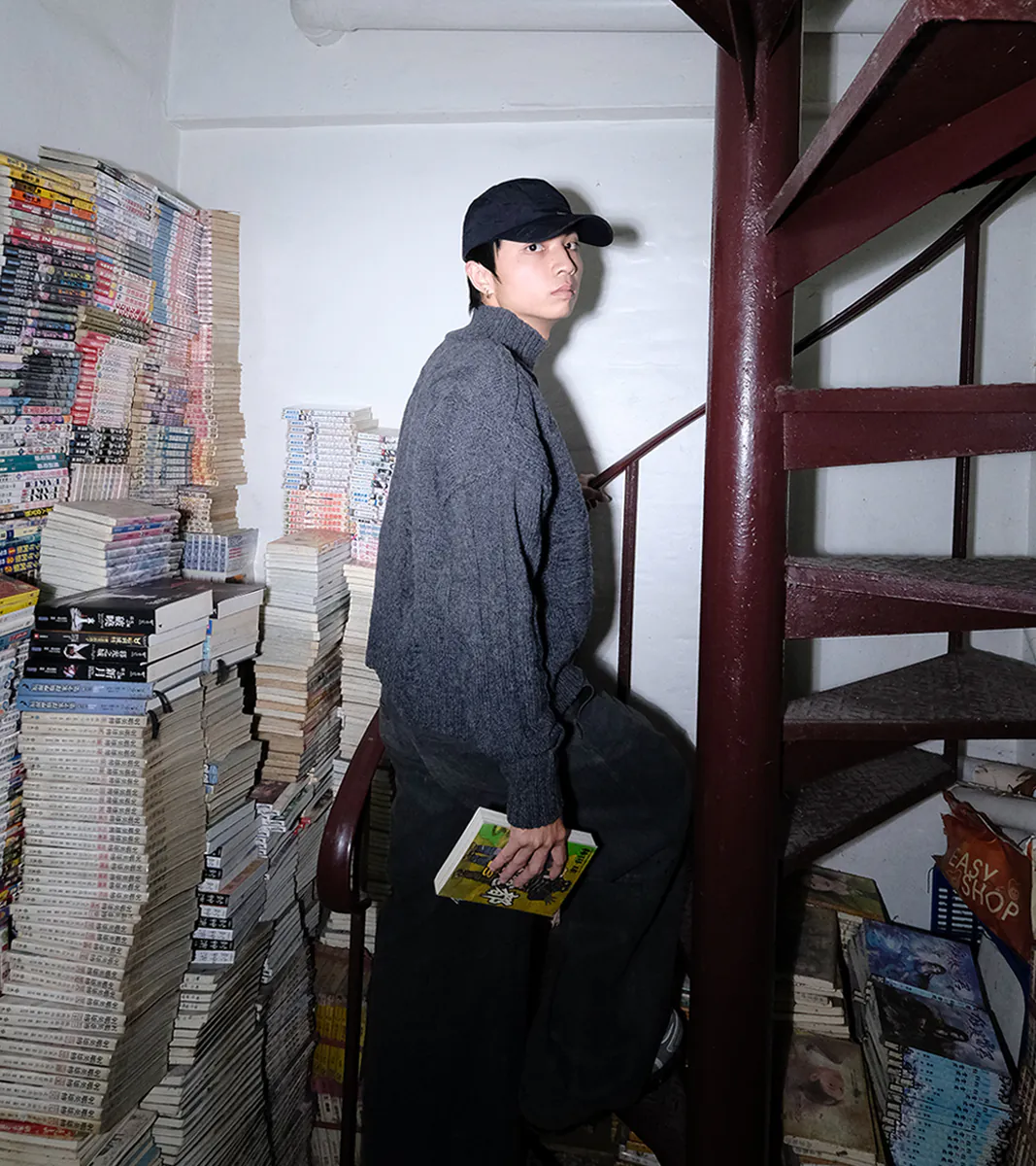 Black - Distress Knitwear - BEV C multi label store