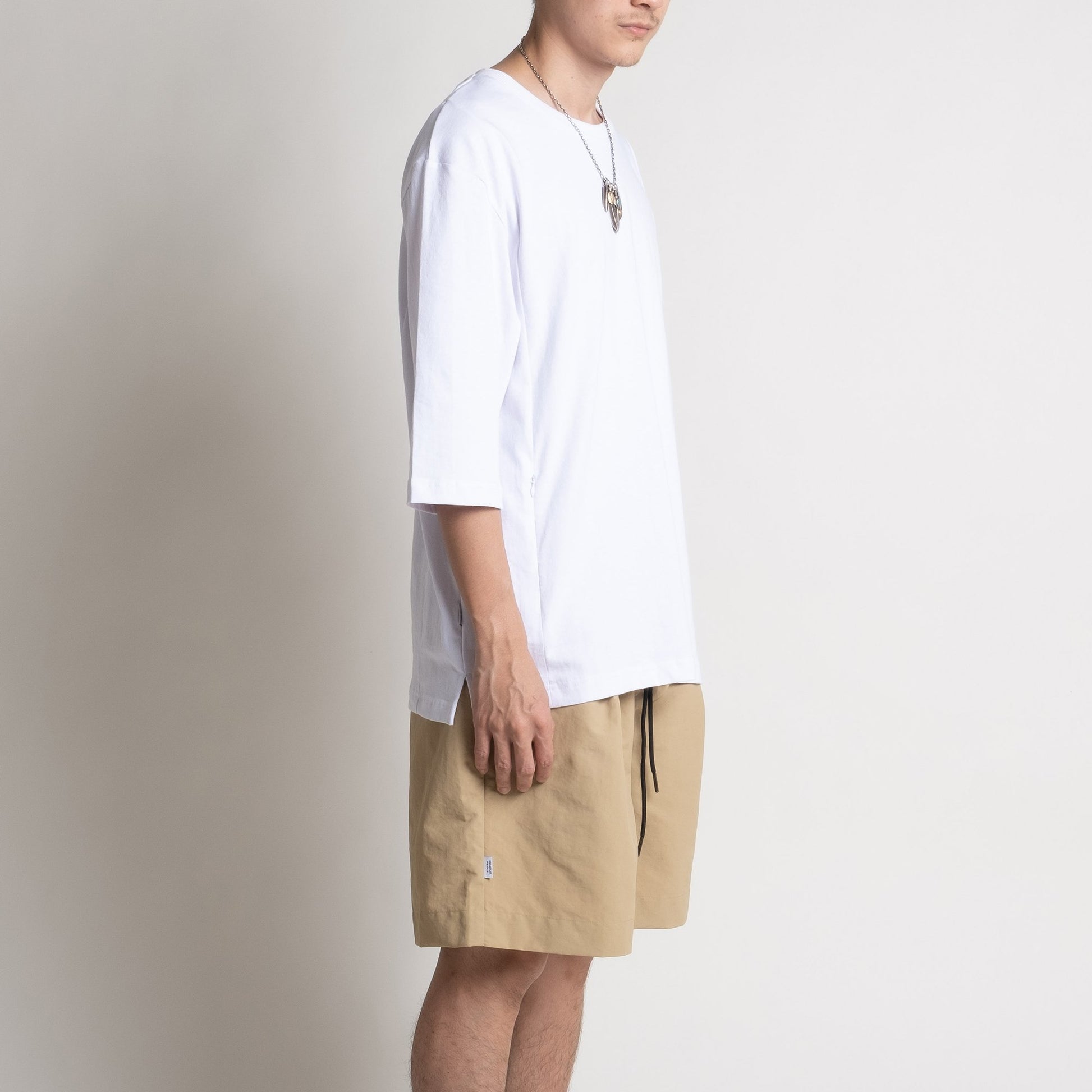 Zipped Pockets Tee - White - BEV C multi label store