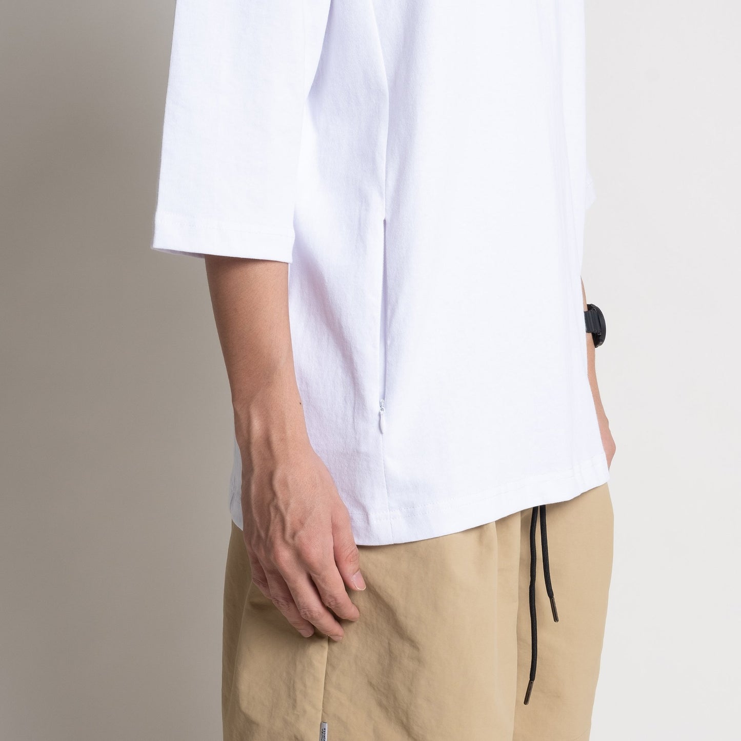 Zipped Pockets Tee - White - BEV C multi label store