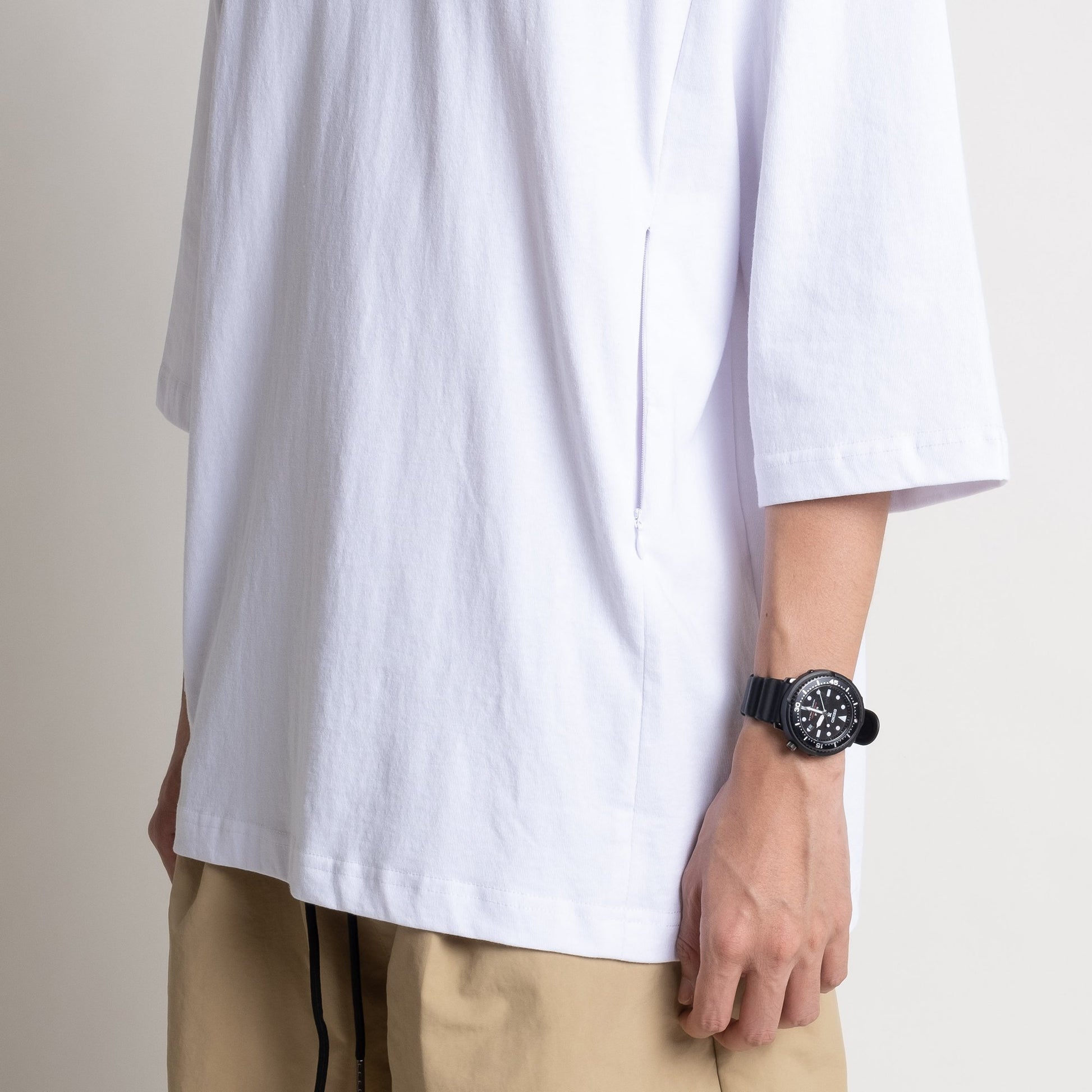 Zipped Pockets Tee - White - BEV C multi label store